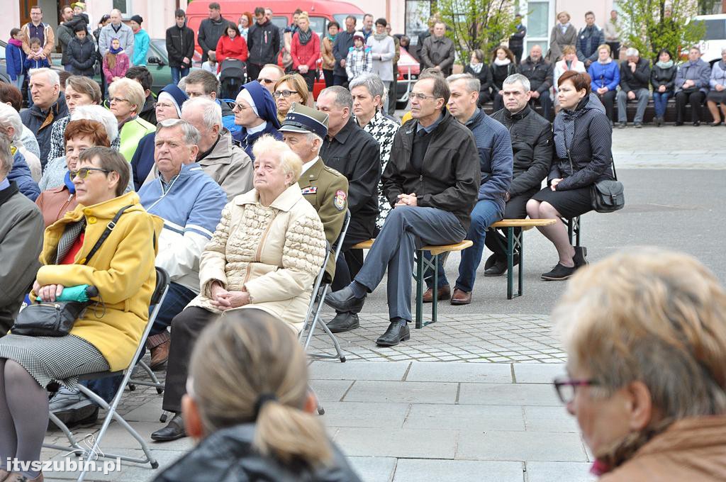 Uroczysta Msza św. za Ojczyznę na szubińskim Rynku