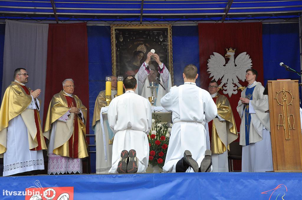 Uroczysta Msza św. za Ojczyznę na szubińskim Rynku