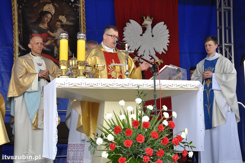 Uroczysta Msza św. za Ojczyznę na szubińskim Rynku