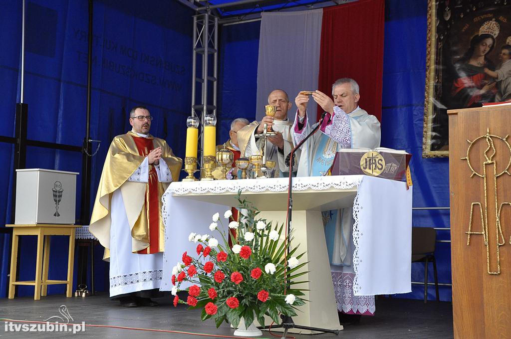 Uroczysta Msza św. za Ojczyznę na szubińskim Rynku