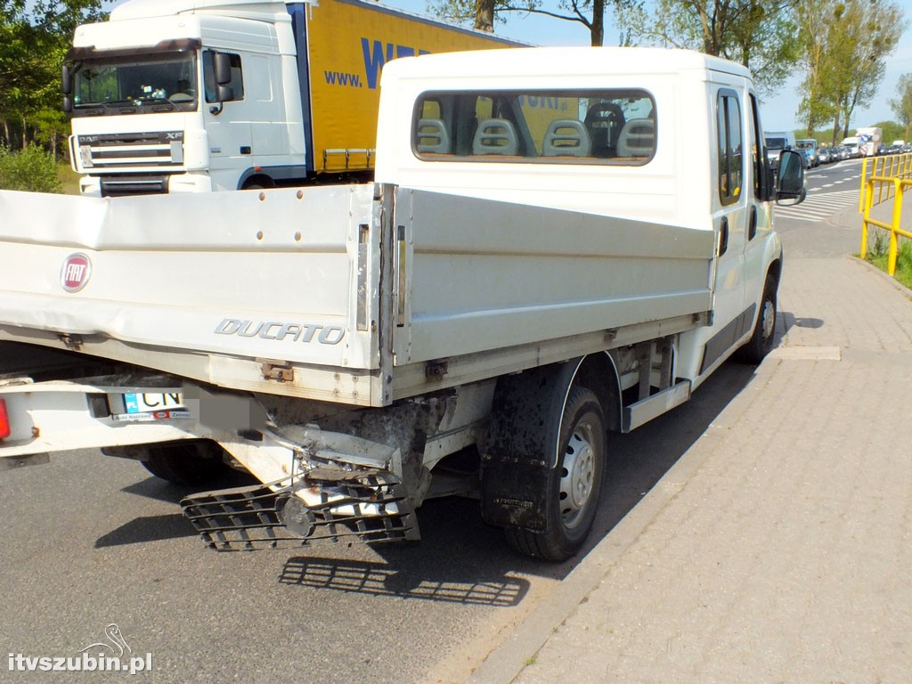 Kolizja dwóch dostawczaków w Zamościu