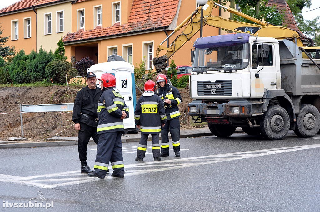 Podczas prac budowlanych przerwano rurociąg gazu ziemnego