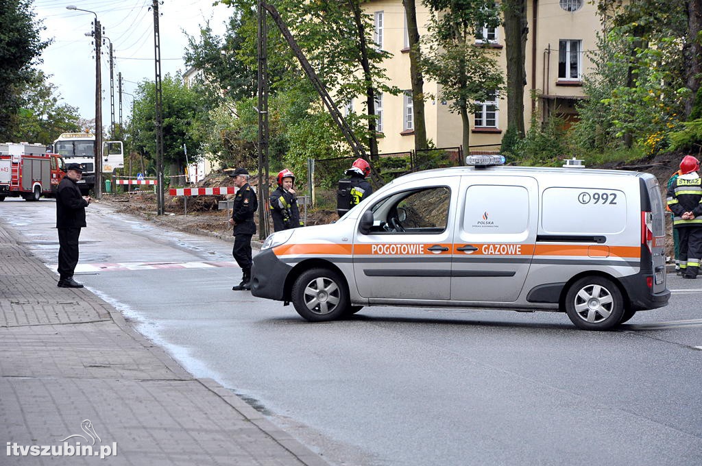 Podczas prac budowlanych przerwano rurociąg gazu ziemnego