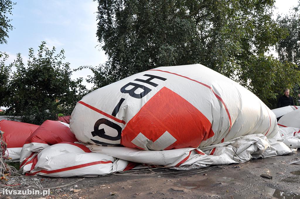 Balon wylądował w ogródki na jednej z posesji w Szubinie