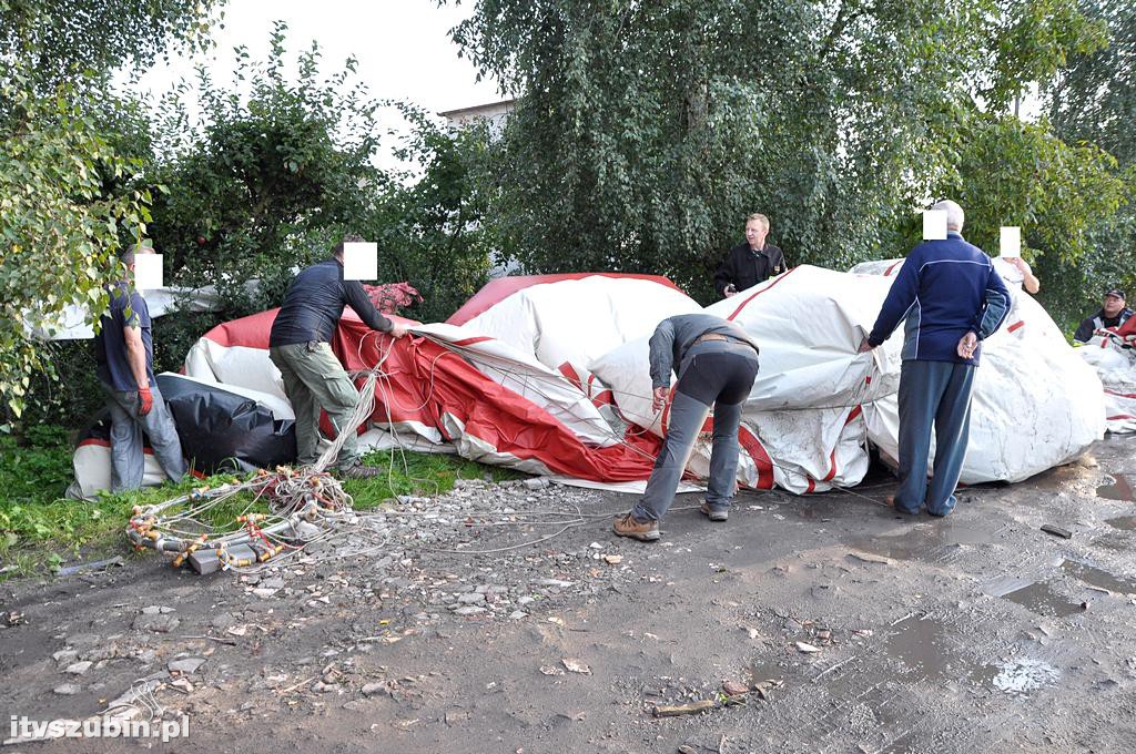 Balon wylądował w ogródki na jednej z posesji w Szubinie