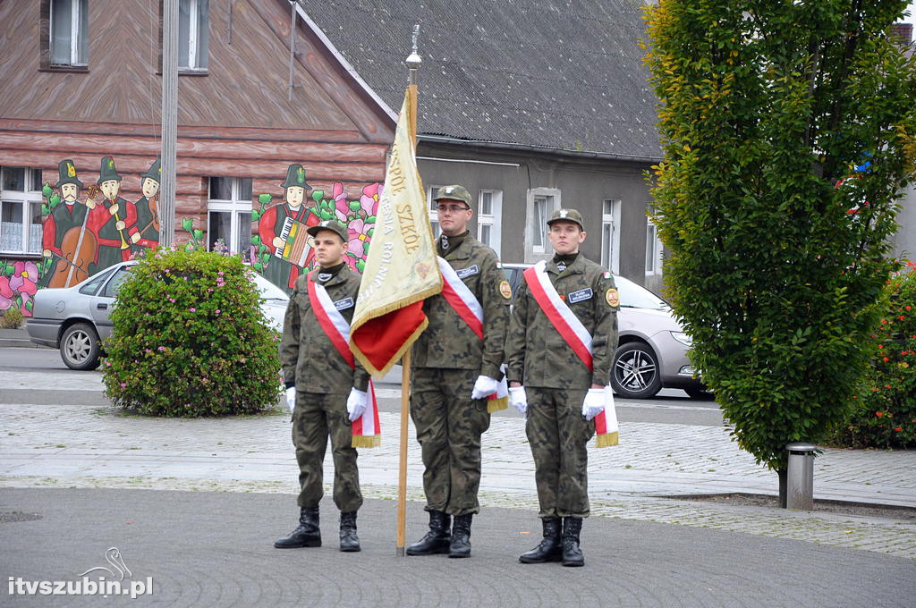 Uroczystość ślubowania i przysięgę uczniów klasy wojskowej I TL