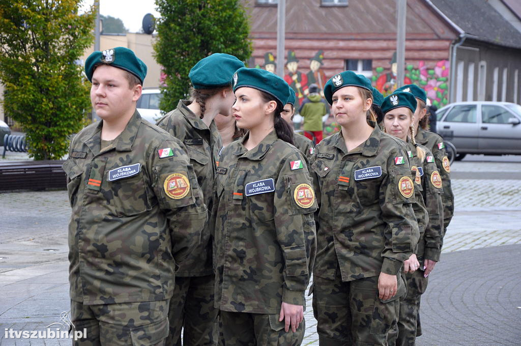 Uroczystość ślubowania i przysięgę uczniów klasy wojskowej I TL