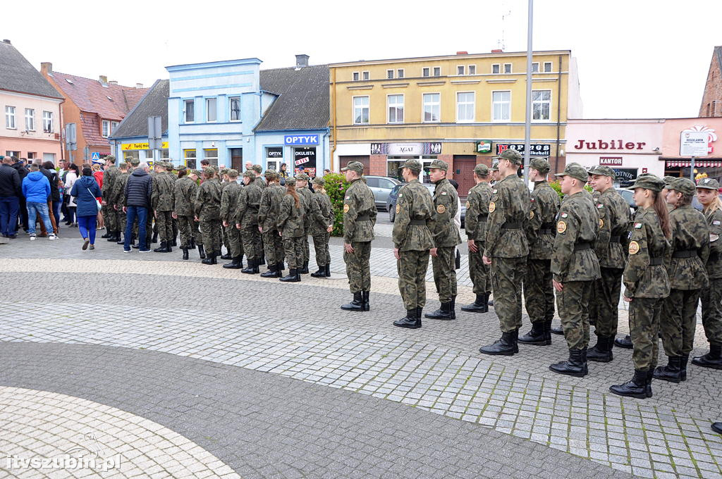 Uroczystość ślubowania i przysięgę uczniów klasy wojskowej I TL