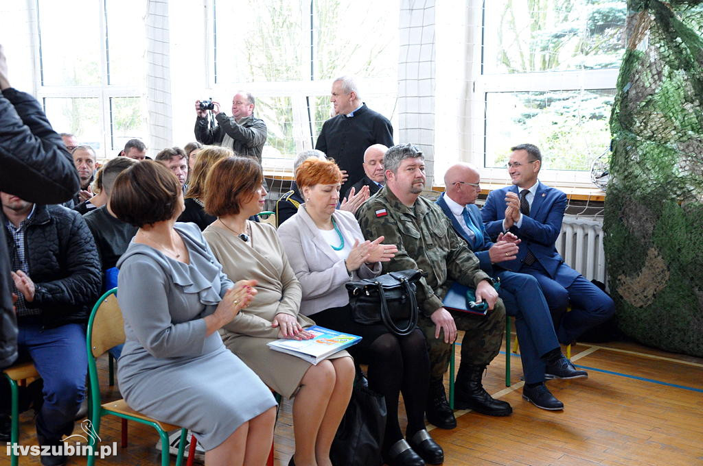 Uroczystość ślubowania i przysięgę uczniów klasy wojskowej I TL