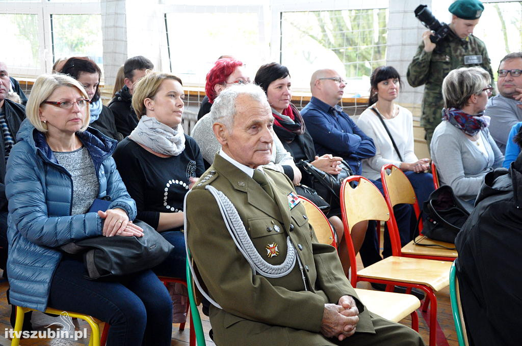 Uroczystość ślubowania i przysięgę uczniów klasy wojskowej I TL