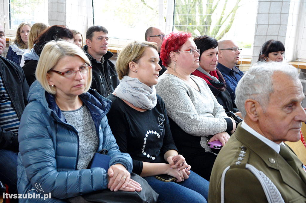 Uroczystość ślubowania i przysięgę uczniów klasy wojskowej I TL