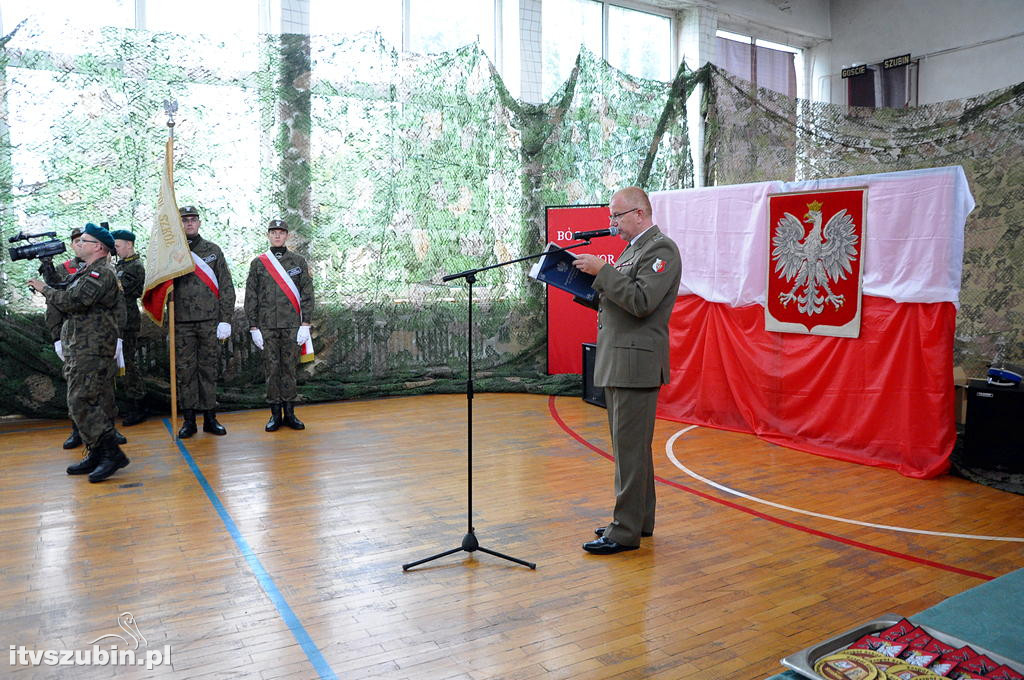 Uroczystość ślubowania i przysięgę uczniów klasy wojskowej I TL