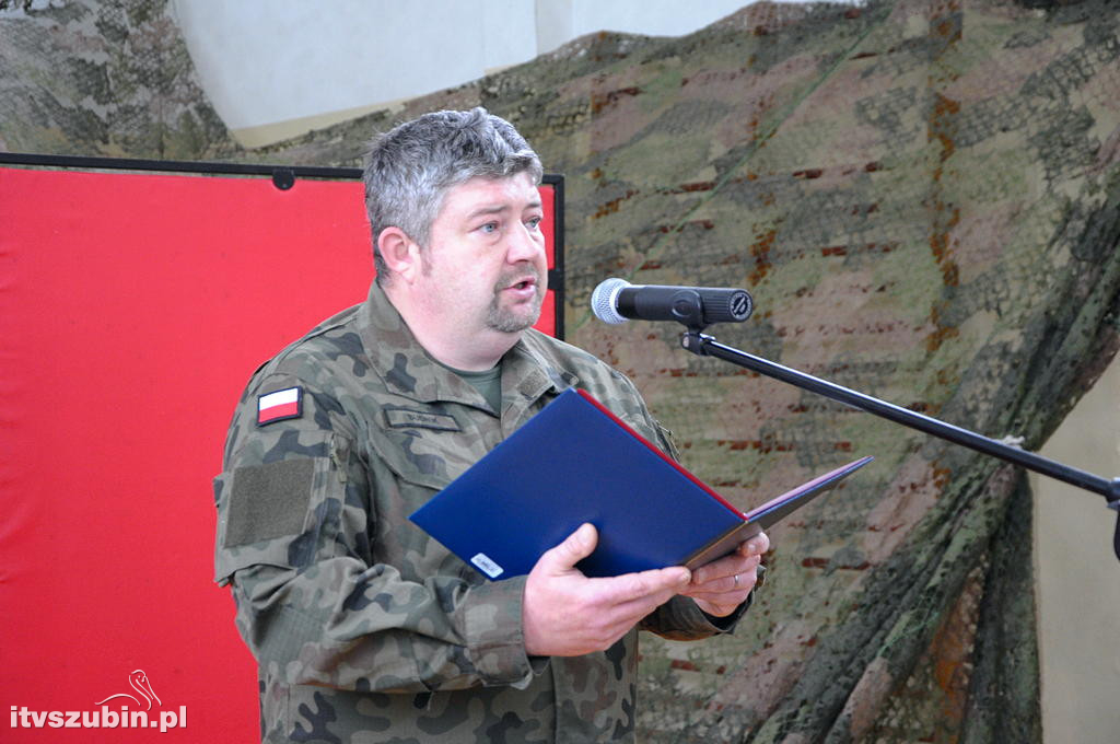 Uroczystość ślubowania i przysięgę uczniów klasy wojskowej I TL