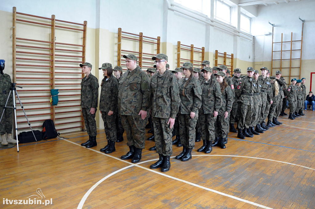 Uroczystość ślubowania i przysięgę uczniów klasy wojskowej I TL