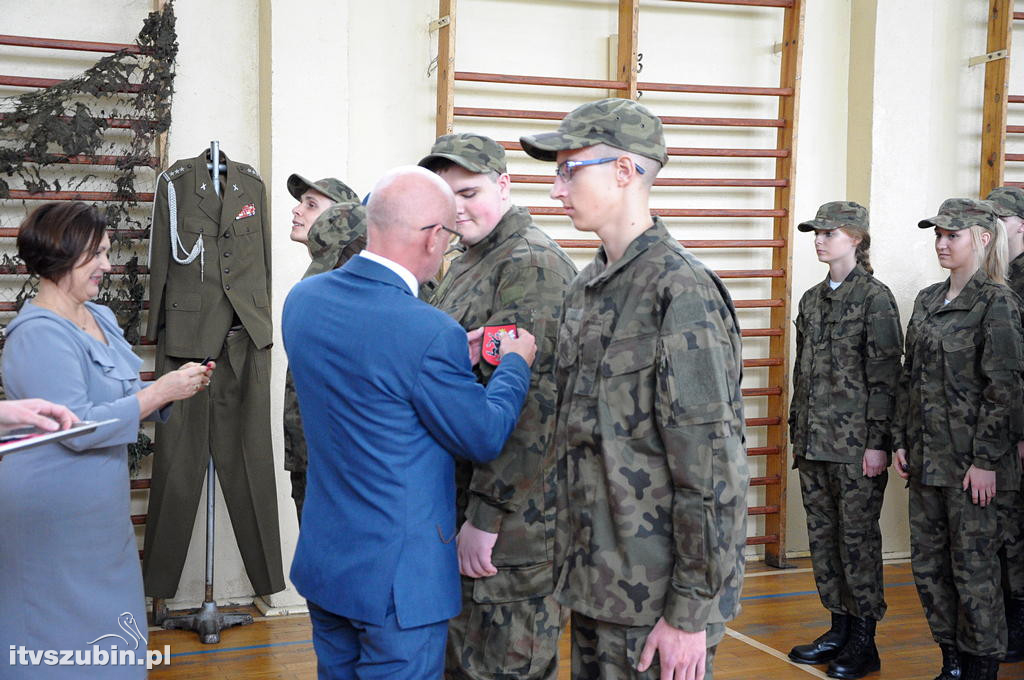 Uroczystość ślubowania i przysięgę uczniów klasy wojskowej I TL