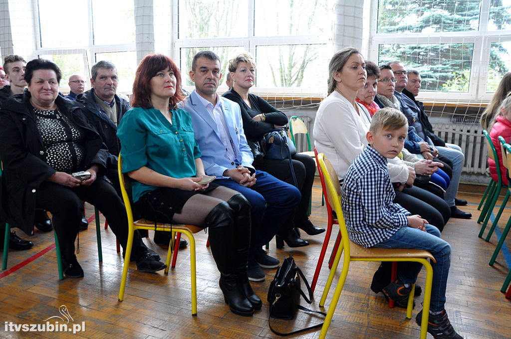 Uroczystość ślubowania i przysięgę uczniów klasy wojskowej I TL