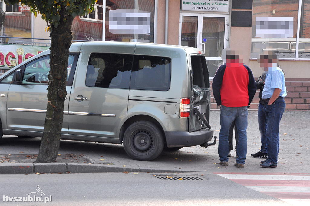 Kolizja autobusu z s/o w centrum Szubina