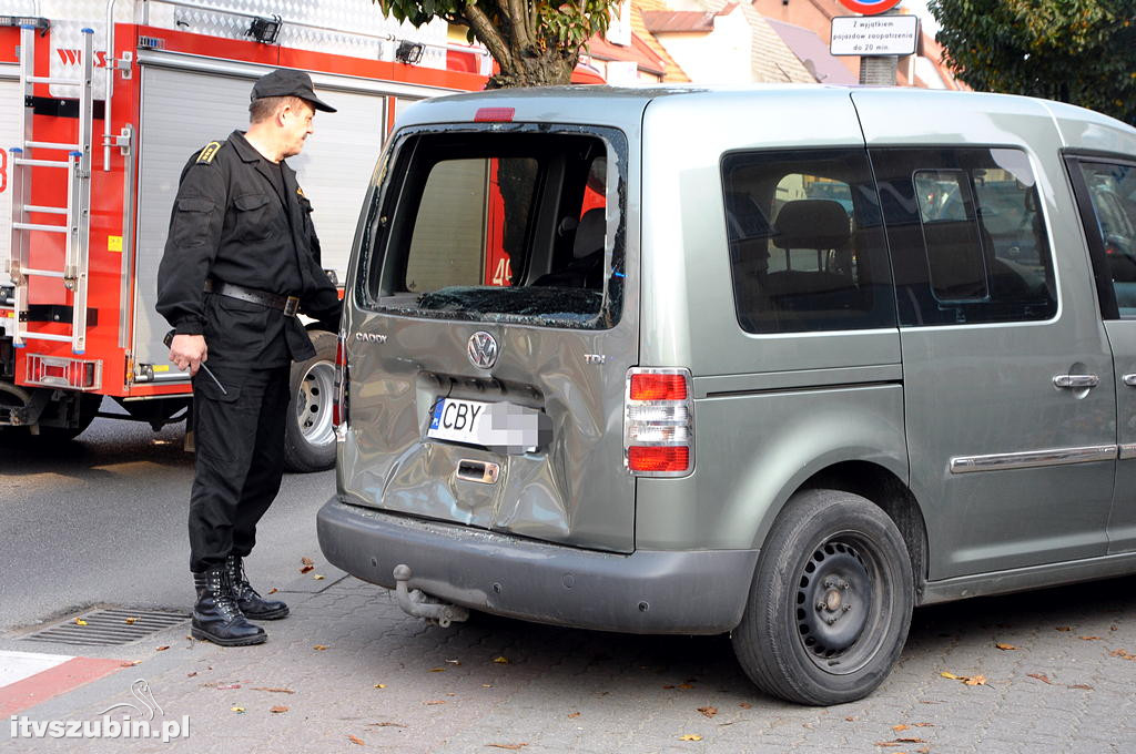 Kolizja autobusu z s/o w centrum Szubina