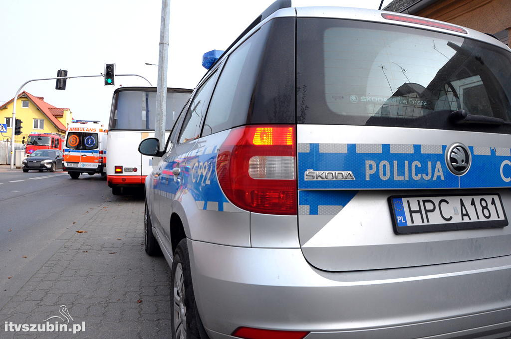 Kolizja autobusu z s/o w centrum Szubina