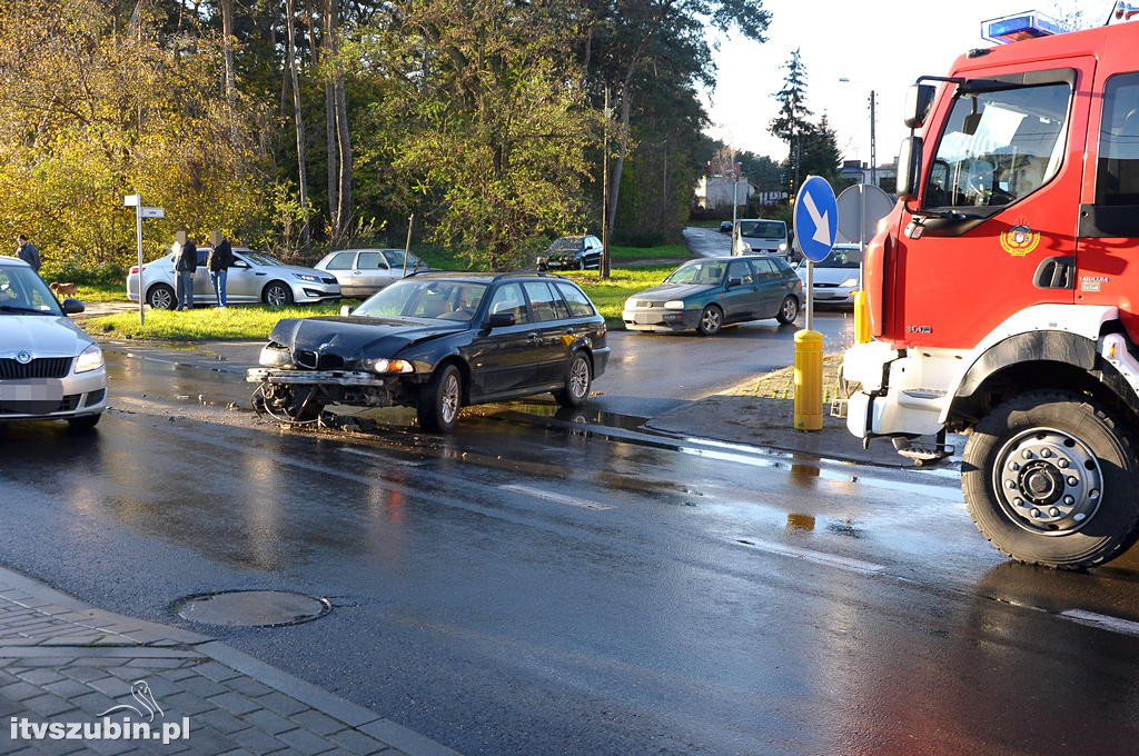 Kolizja przyczyną potrącenia dwóch pieszych