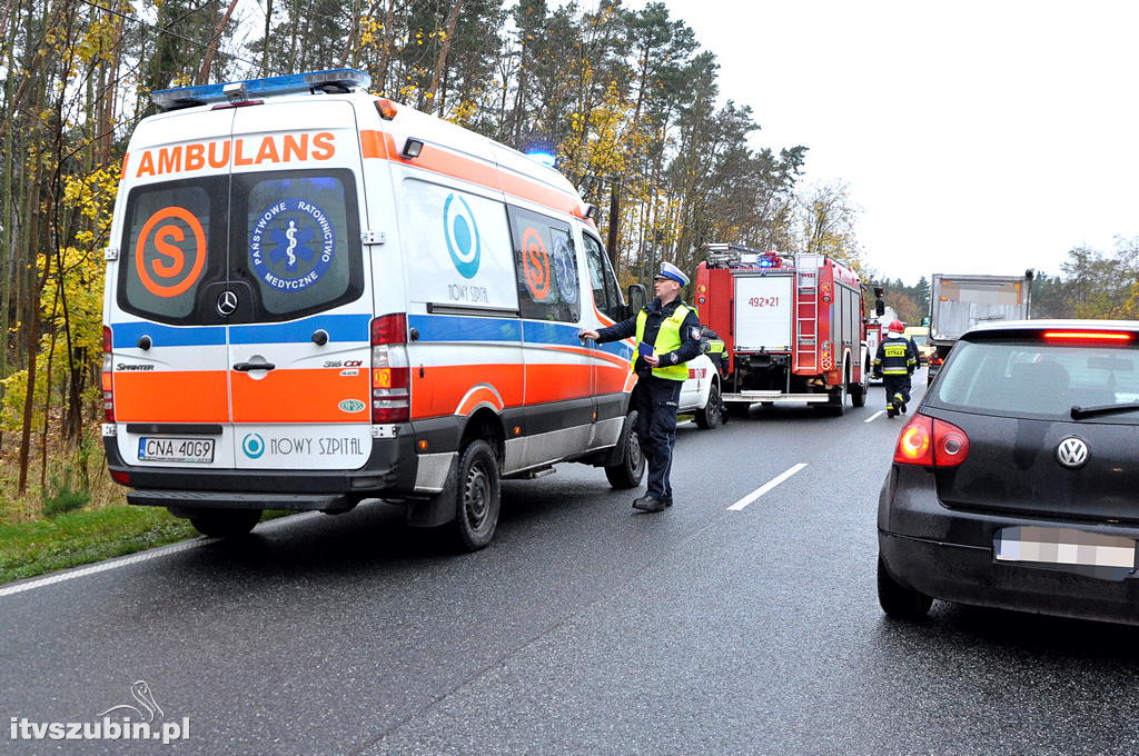 DW 246, osobowy volkswagen wjechał do rowu