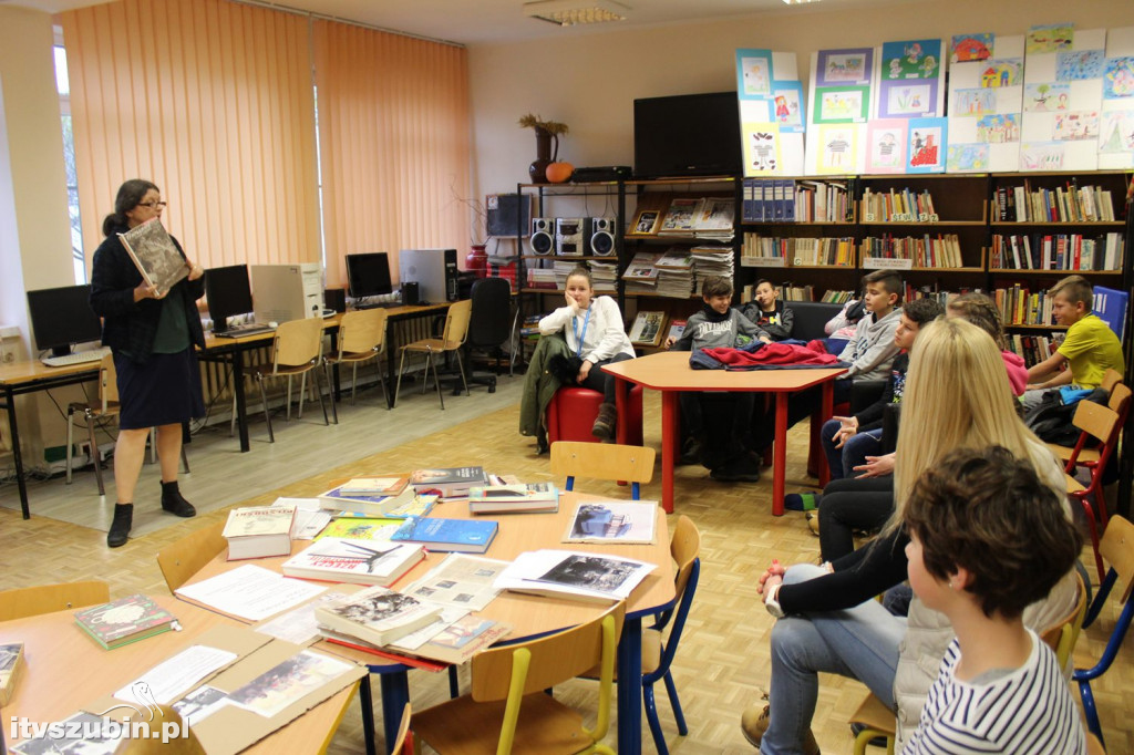Niepodległa - lekcja  historyczna w RBP