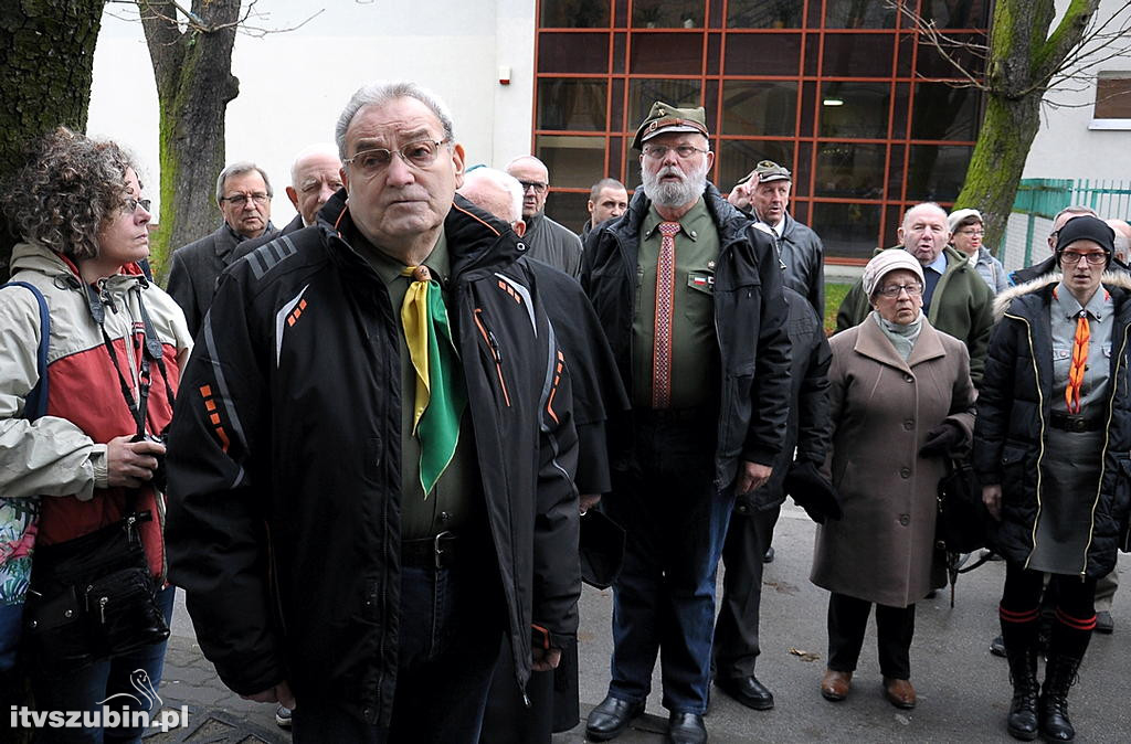 Harcerska tablica na murach MZS