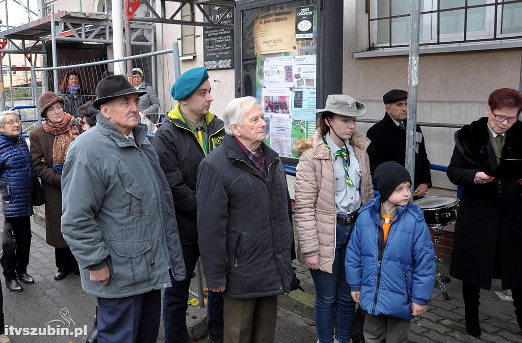 Harcerska tablica na murach MZS