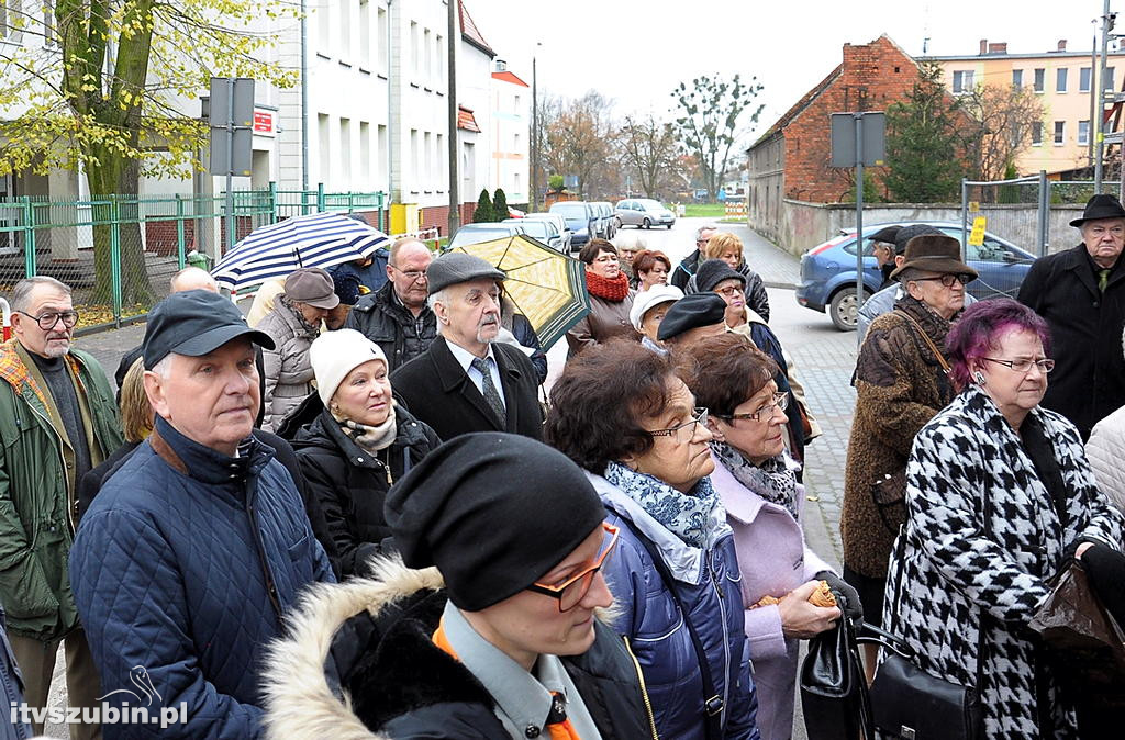 Harcerska tablica na murach MZS