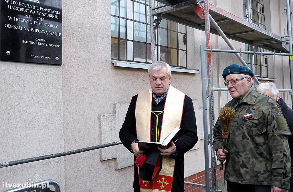 Harcerska tablica na murach MZS