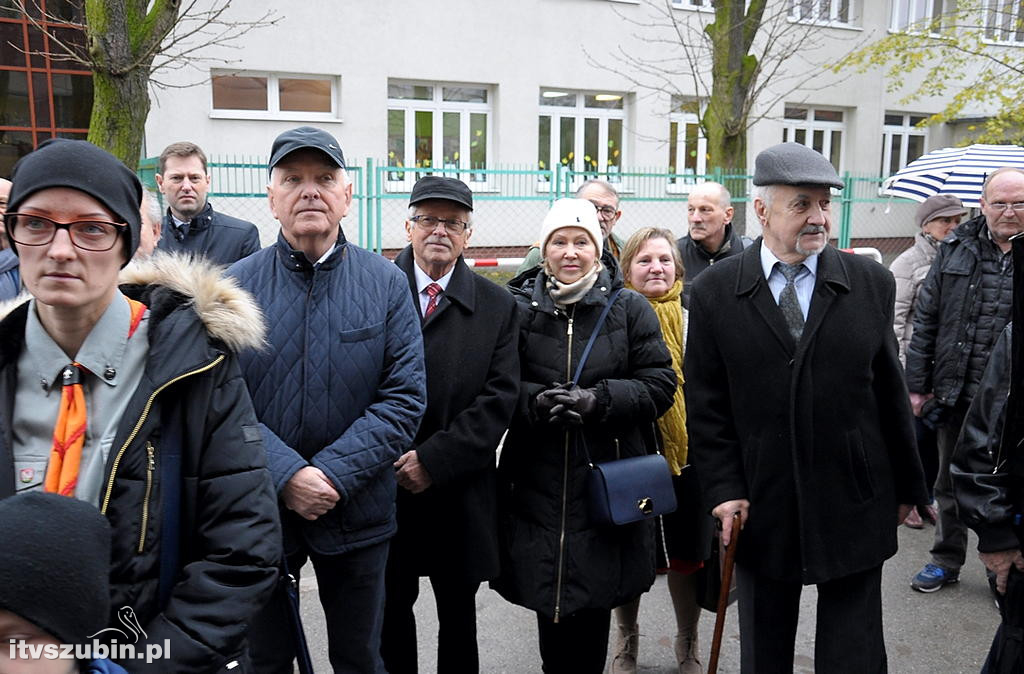 Harcerska tablica na murach MZS