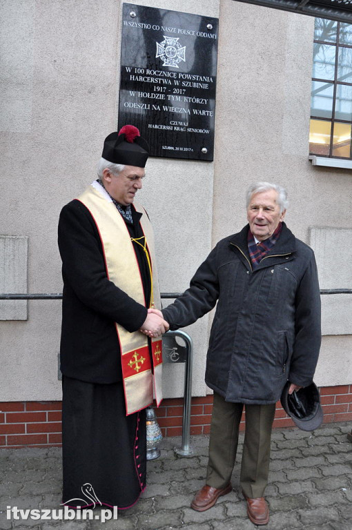 Harcerska tablica na murach MZS