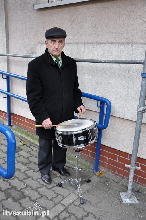 Harcerska tablica na murach MZS