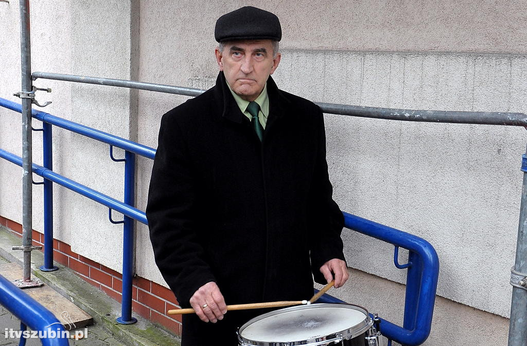 Harcerska tablica na murach MZS