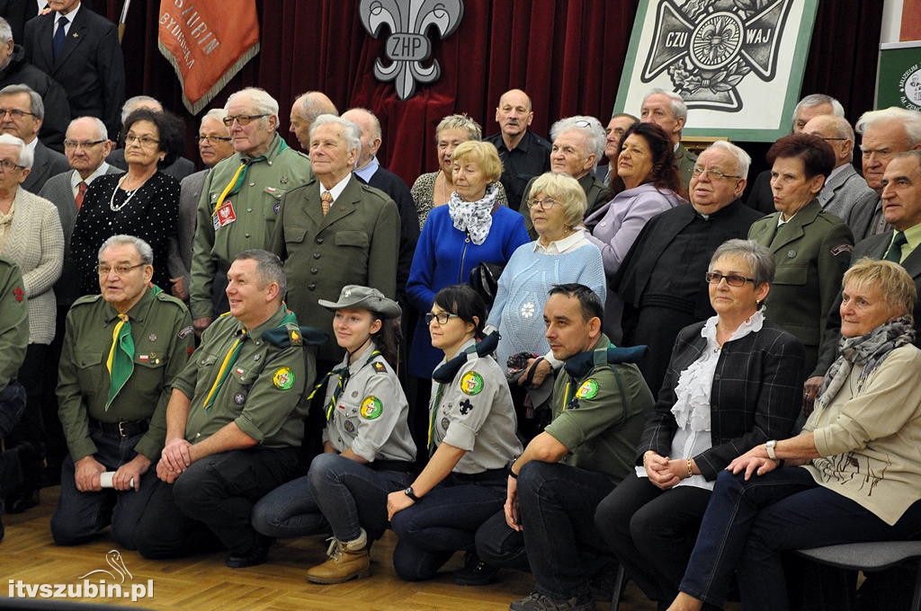 Harcerska tablica na murach MZS