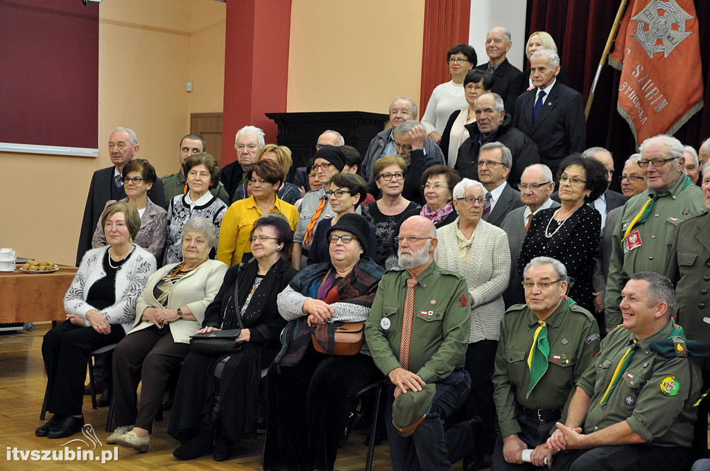 Harcerska tablica na murach MZS