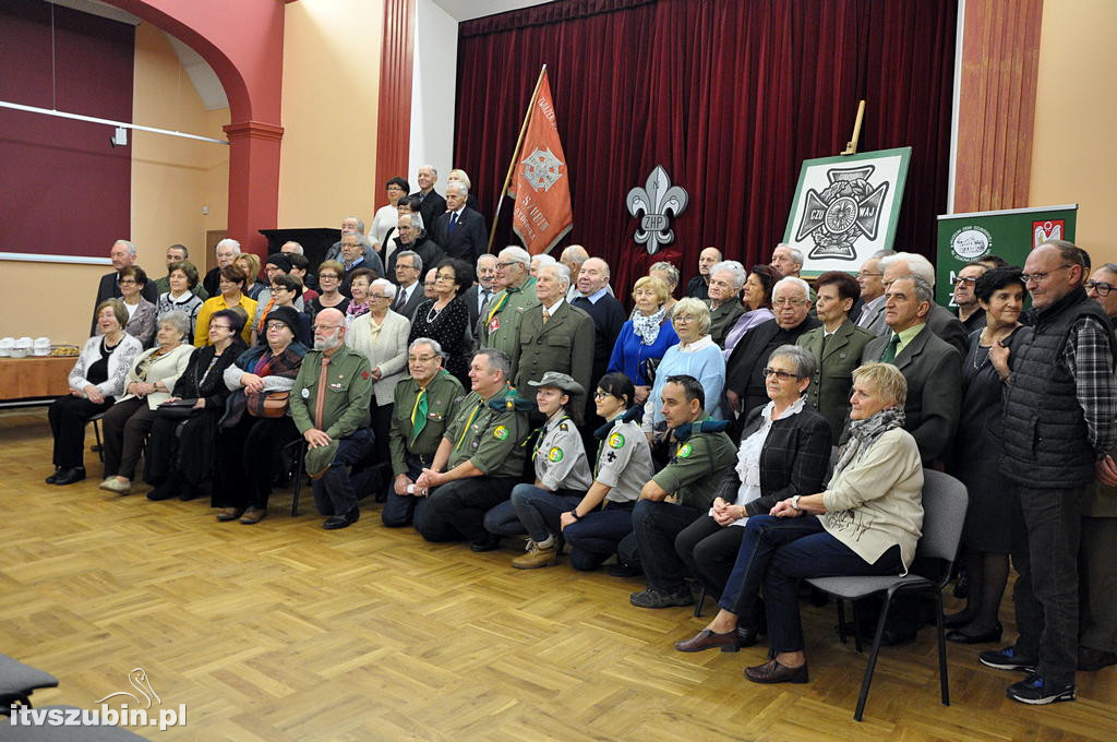 Harcerska tablica na murach MZS