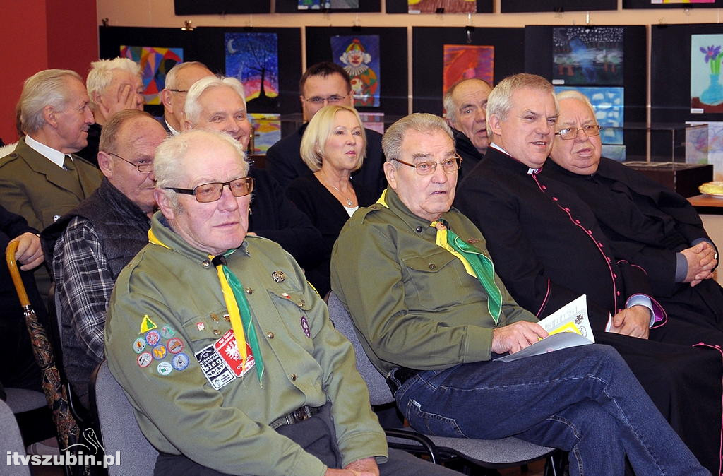 Harcerska tablica na murach MZS