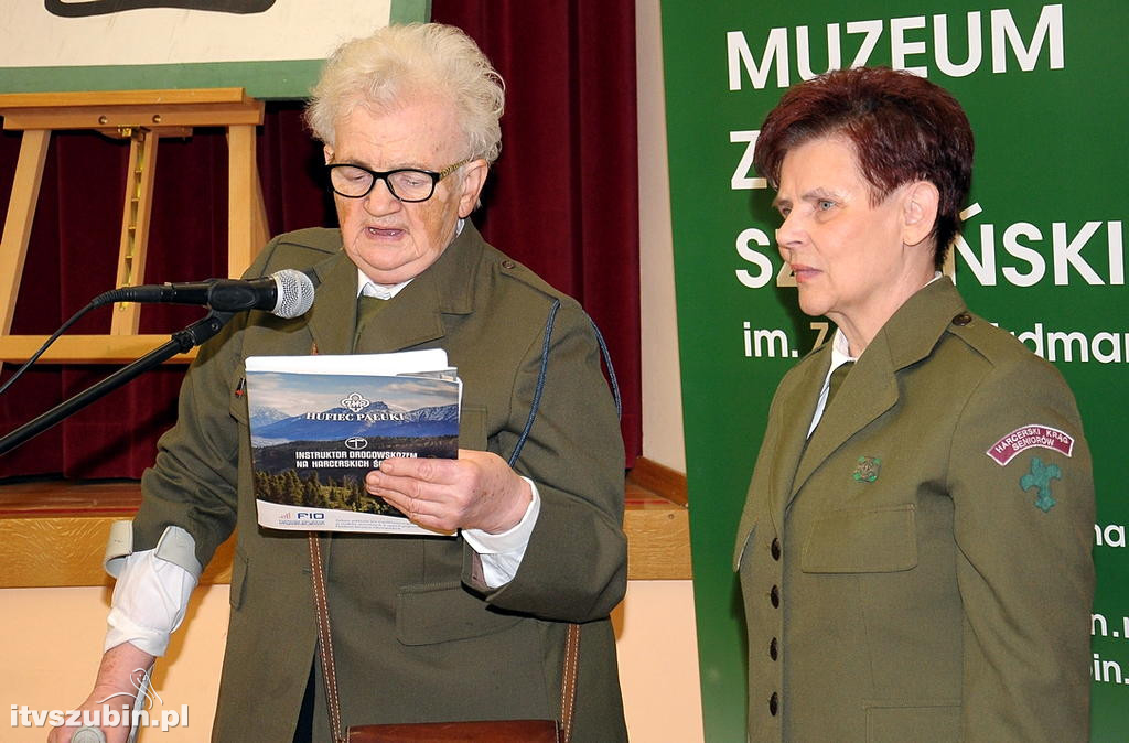 Harcerska tablica na murach MZS