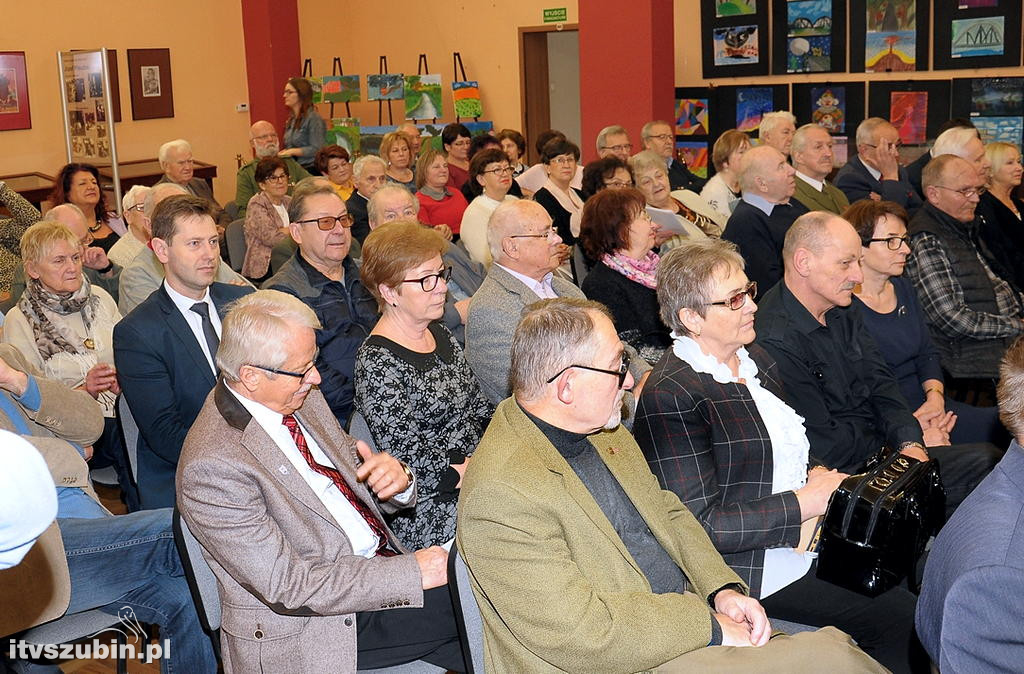 Harcerska tablica na murach MZS