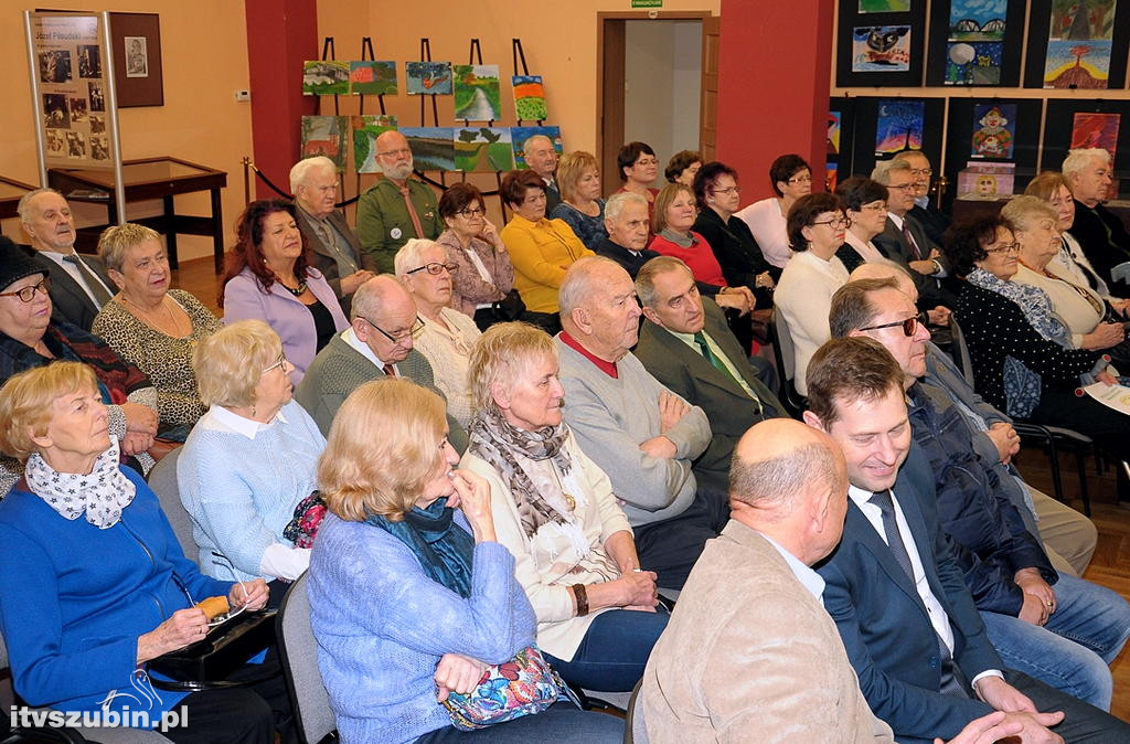 Harcerska tablica na murach MZS