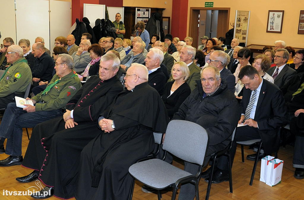 Harcerska tablica na murach MZS