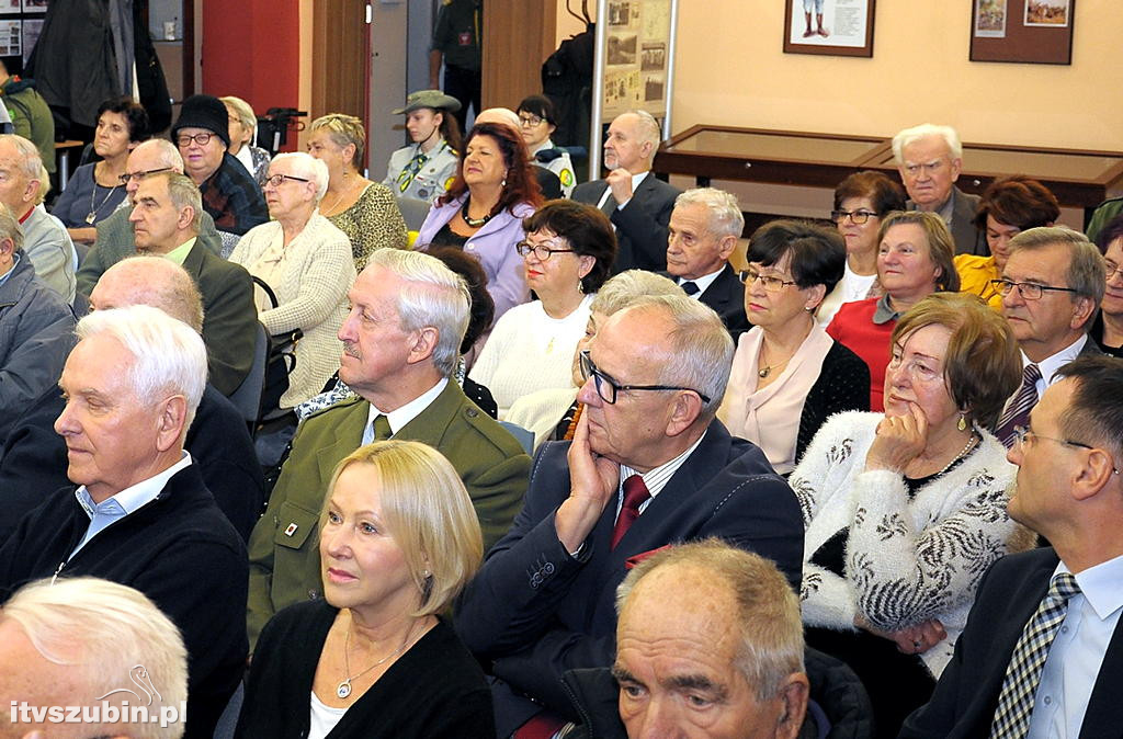 Harcerska tablica na murach MZS