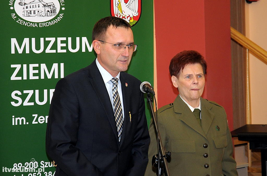 Harcerska tablica na murach MZS