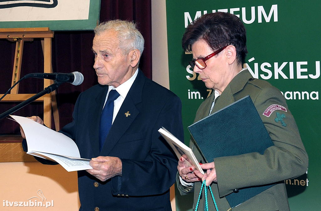 Harcerska tablica na murach MZS