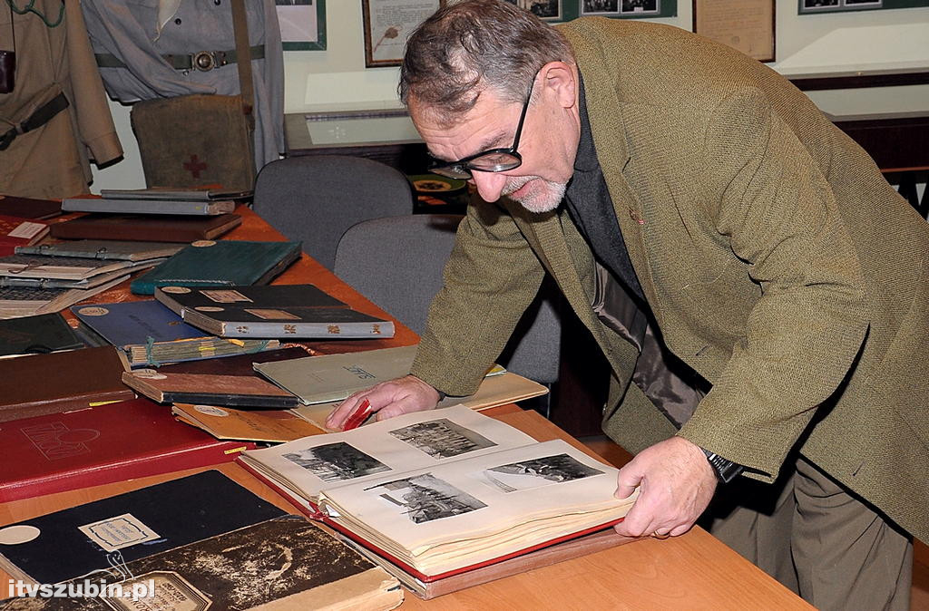 Harcerska tablica na murach MZS