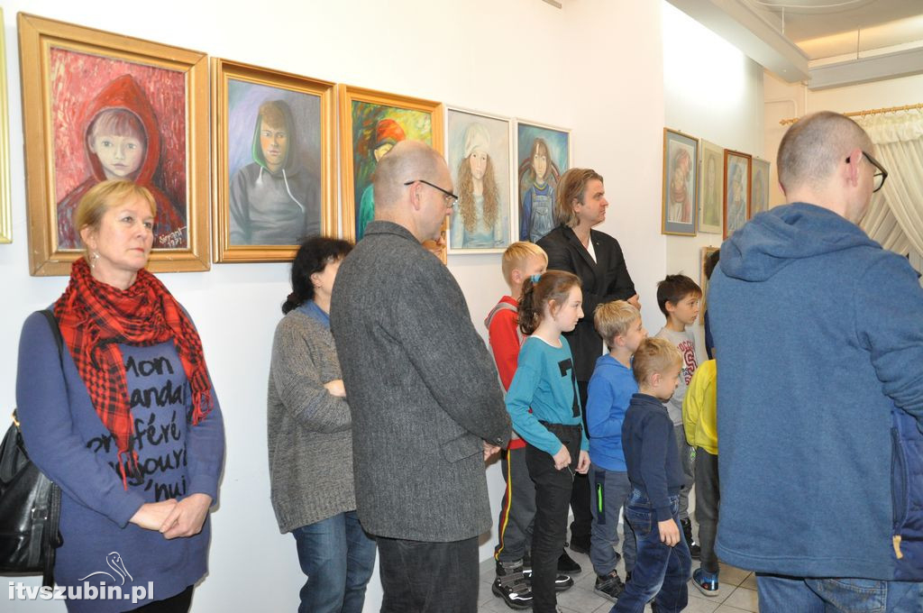 Dziecięce portrety w szubińskiej Galerii Plama's