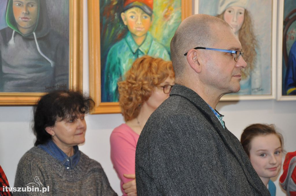 Dziecięce portrety w szubińskiej Galerii Plama's