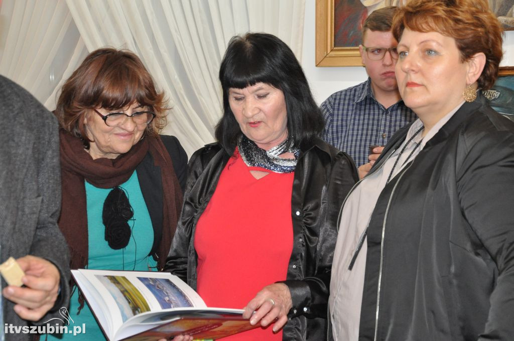 Dziecięce portrety w szubińskiej Galerii Plama's