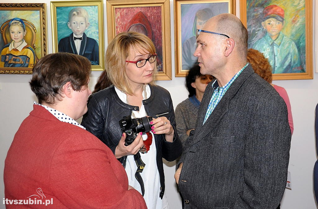 Dziecięce portrety w szubińskiej Galerii Plama's